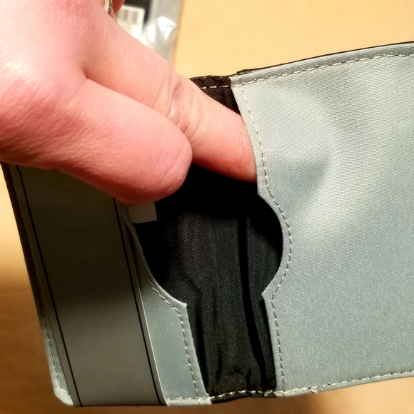 NWT Buxton Quilted Black Leather BiFold Business Card Case Wallet Gray Interior! - Picture 9 of 10